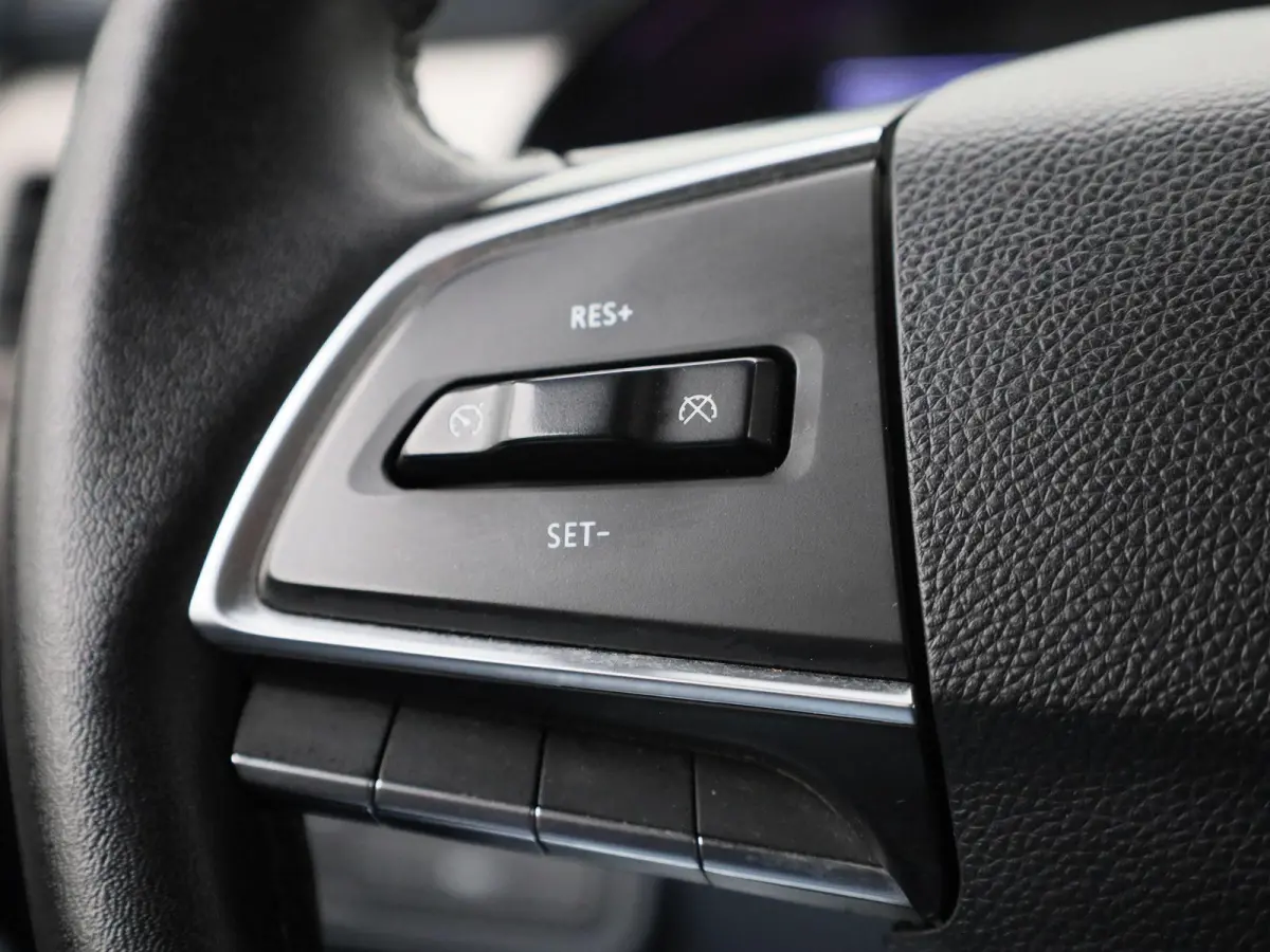 SWB 50 kWh | Climate Control | Apple Carplay / Android Auto | Stoelverwarming | Achteruitrijcamera |