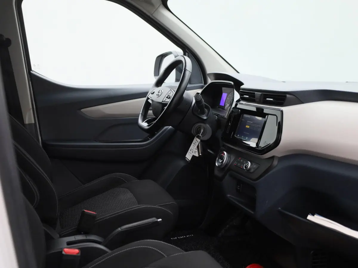 SWB 50 kWh | Climate Control | Apple Carplay / Android Auto | Stoelverwarming | Achteruitrijcamera |