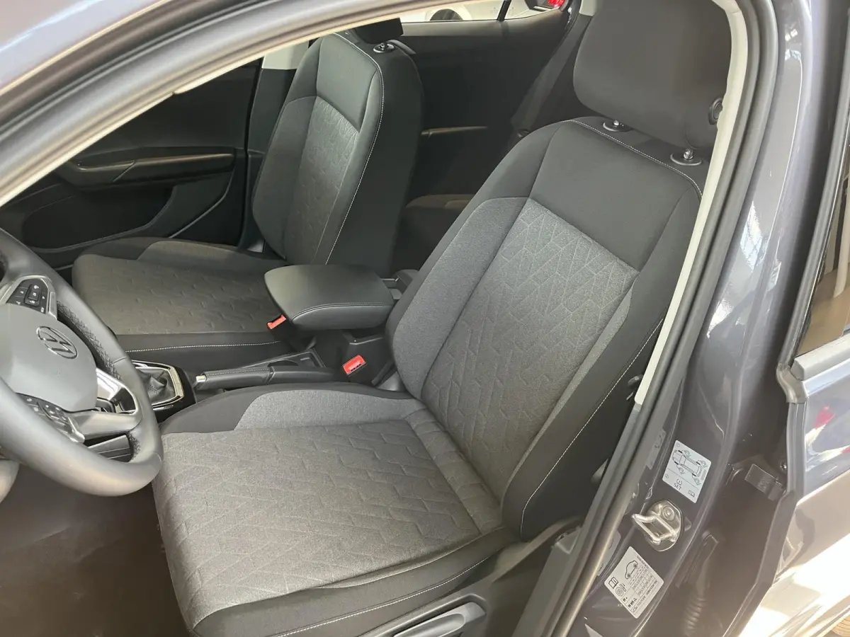 1.0 TSI Life Edition Climate Control | Stoelverwarming | Adaptive Cruise Control | Carplay | 17" LM Velgen