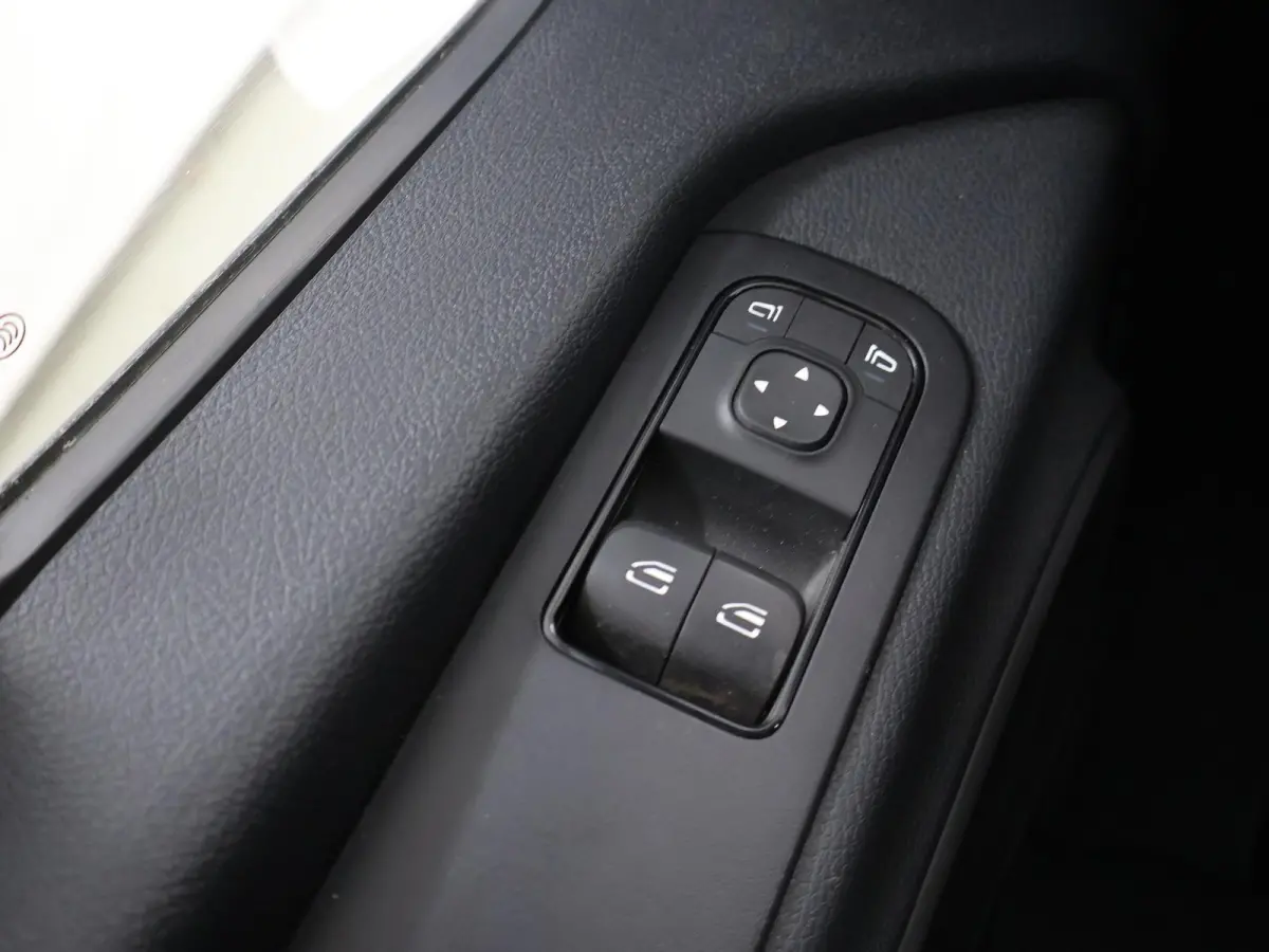 317 CDI | 170 PK | L2 H2 | RWD | 2800 KG. AHW | TREKHAAK | AIRCO | BLUETOOTH | SIDEBARS | 3-ZITS | CERTIFIED