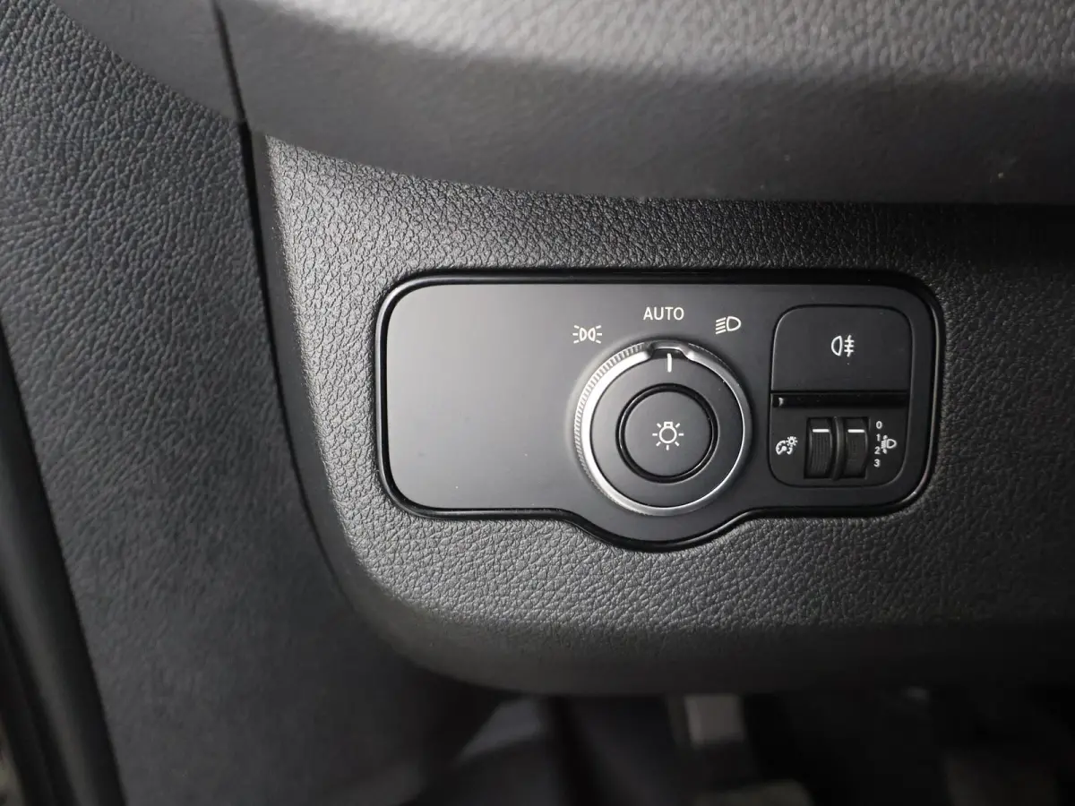 317 CDI | 170 PK | L2 H2 | RWD | 2800 KG. AHW | TREKHAAK | AIRCO | BLUETOOTH | SIDEBARS | 3-ZITS | CERTIFIED