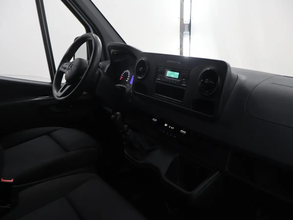317 CDI | 170 PK | L2 H2 | RWD | 2800 KG. AHW | TREKHAAK | AIRCO | BLUETOOTH | SIDEBARS | 3-ZITS | CERTIFIED