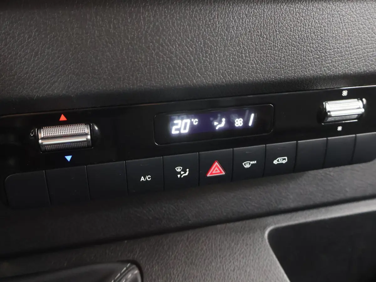 317 CDI | 170 PK | L2 H2 | RWD | 2800 KG. AHW | TREKHAAK | AIRCO | BLUETOOTH | SIDEBARS | 3-ZITS | CERTIFIED