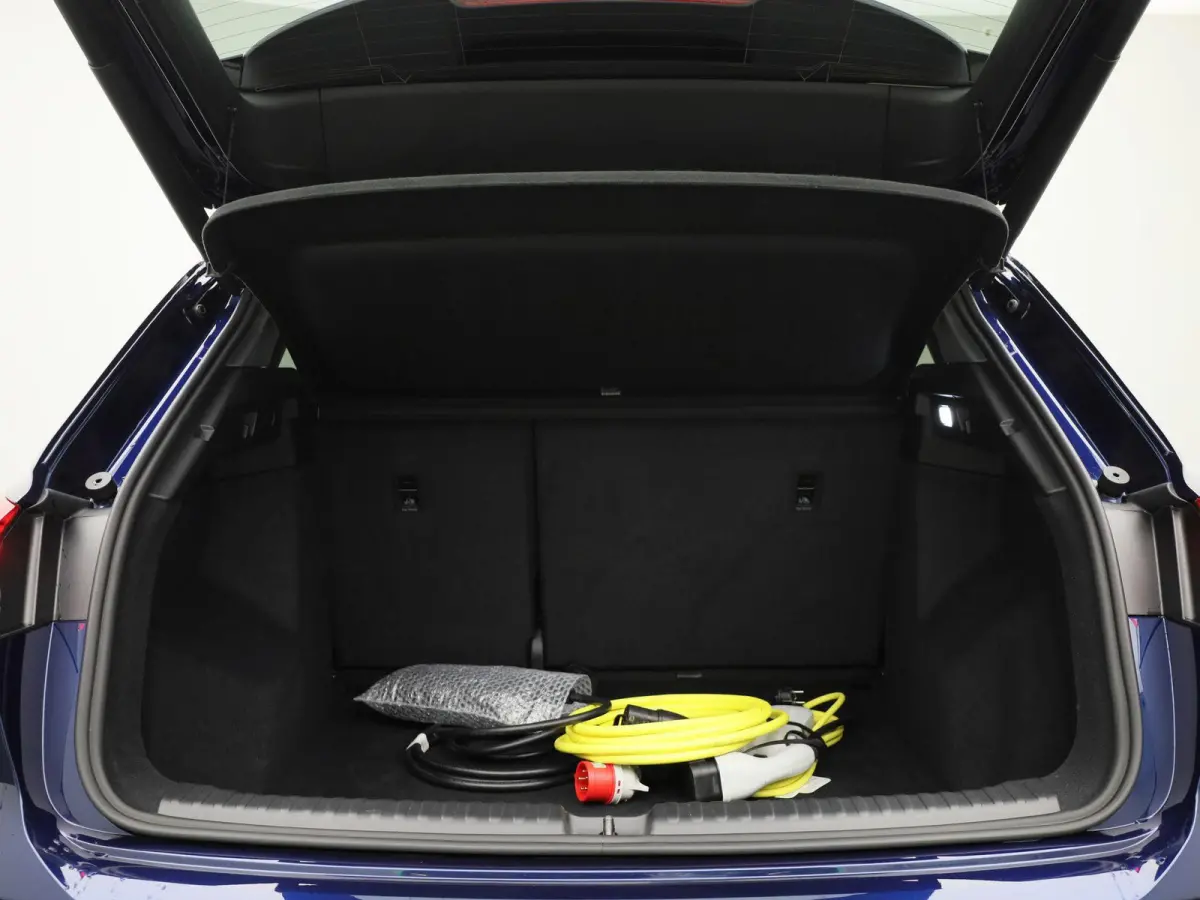 40 Edition 63 kWh l Climate control l Navigatie l Parkeersensoren l Privacy glas l Stoelverwarming l LED-koplampen l Audi sound system l Audi virtual cockpit l Lichtmetalen wielen