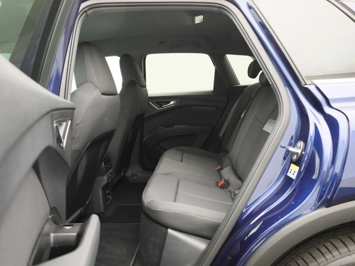 40 Edition 63 kWh l Climate control l Navigatie l Parkeersensoren l Privacy glas l Stoelverwarming l LED-koplampen l Audi sound system l Audi virtual cockpit l Lichtmetalen wielen