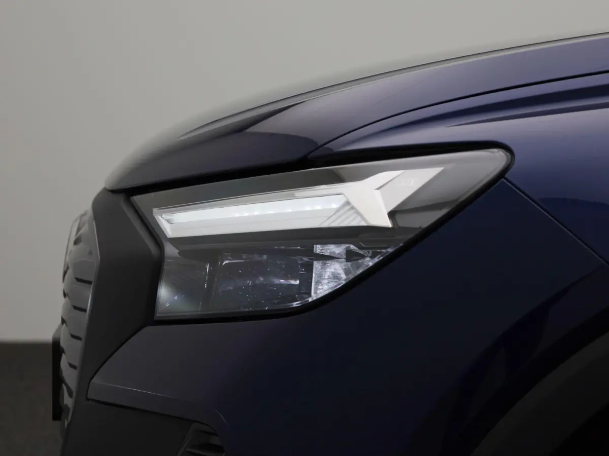 40 Edition 63 kWh l Climate control l Navigatie l Parkeersensoren l Privacy glas l Stoelverwarming l LED-koplampen l Audi sound system l Audi virtual cockpit l Lichtmetalen wielen