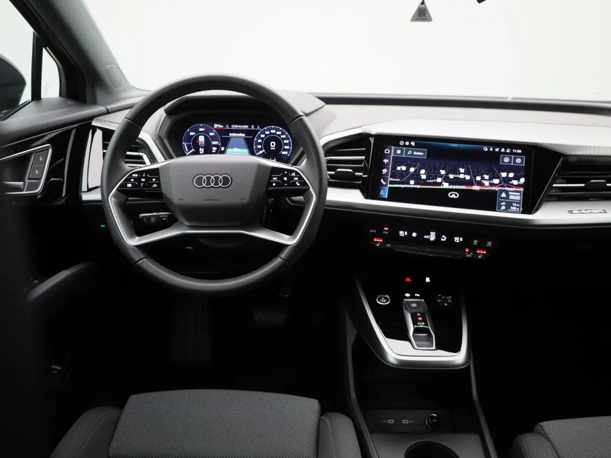 40 Edition 63 kWh l Climate control l Navigatie l Parkeersensoren l Privacy glas l Stoelverwarming l LED-koplampen l Audi sound system l Audi virtual cockpit l Lichtmetalen wielen