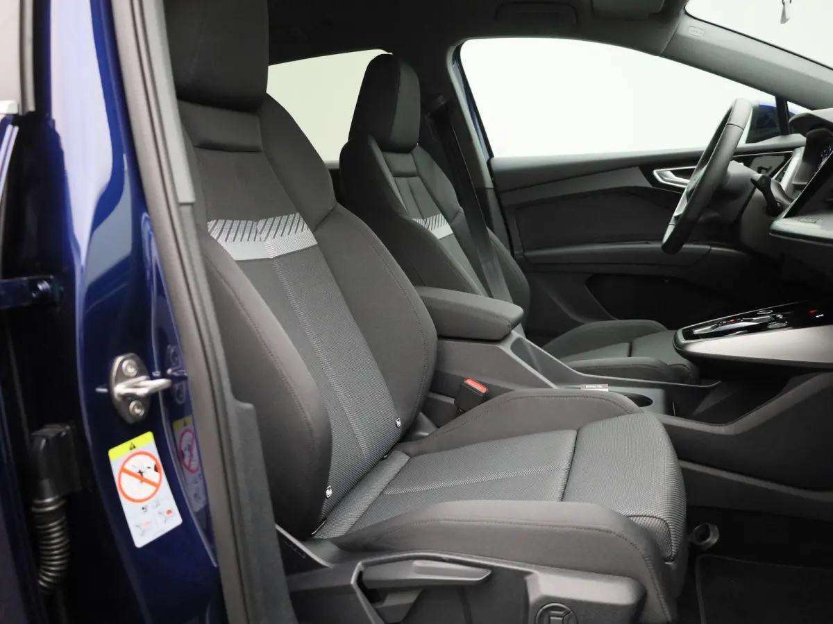 40 Edition 63 kWh l Climate control l Navigatie l Parkeersensoren l Privacy glas l Stoelverwarming l LED-koplampen l Audi sound system l Audi virtual cockpit l Lichtmetalen wielen