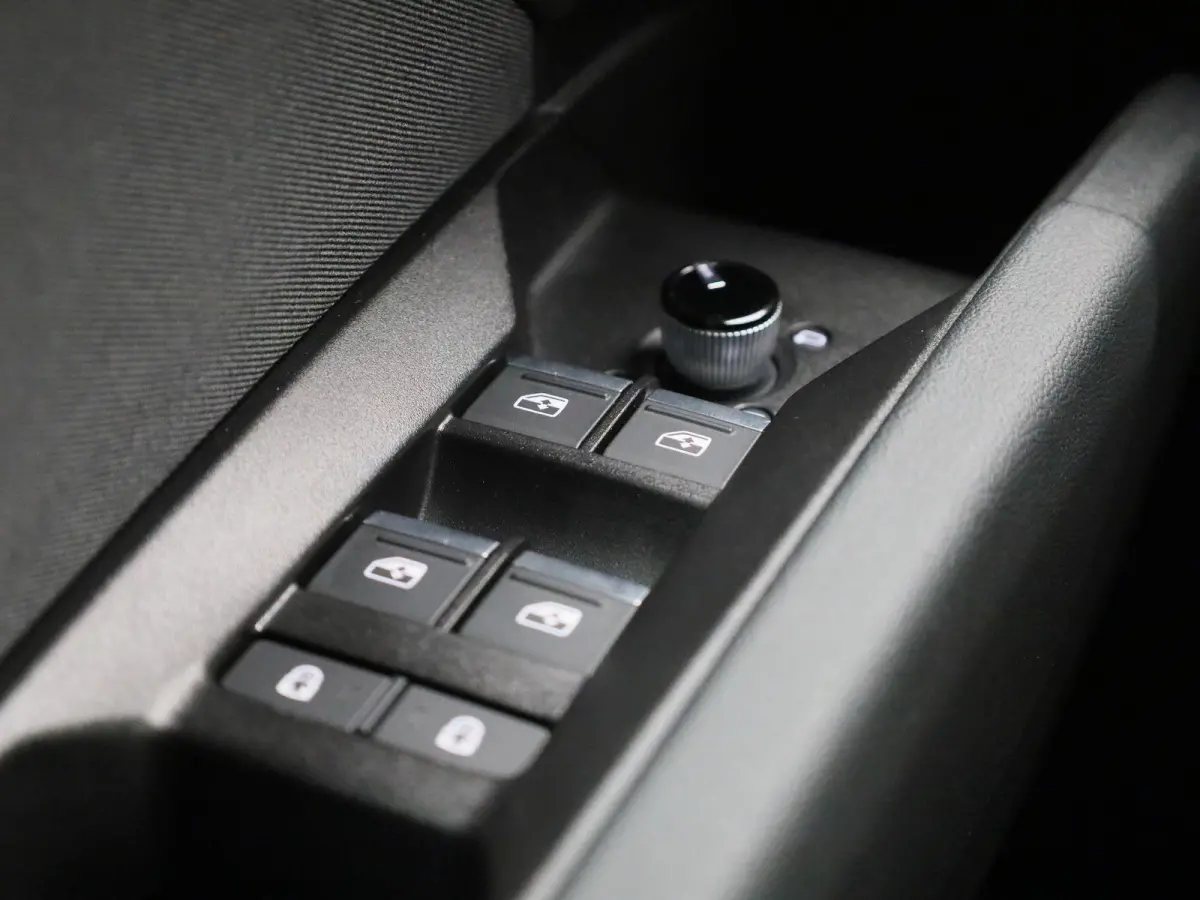 40 Edition 63 kWh l Climate control l Navigatie l Parkeersensoren l Privacy glas l Stoelverwarming l LED-koplampen l Audi sound system l Audi virtual cockpit l Lichtmetalen wielen