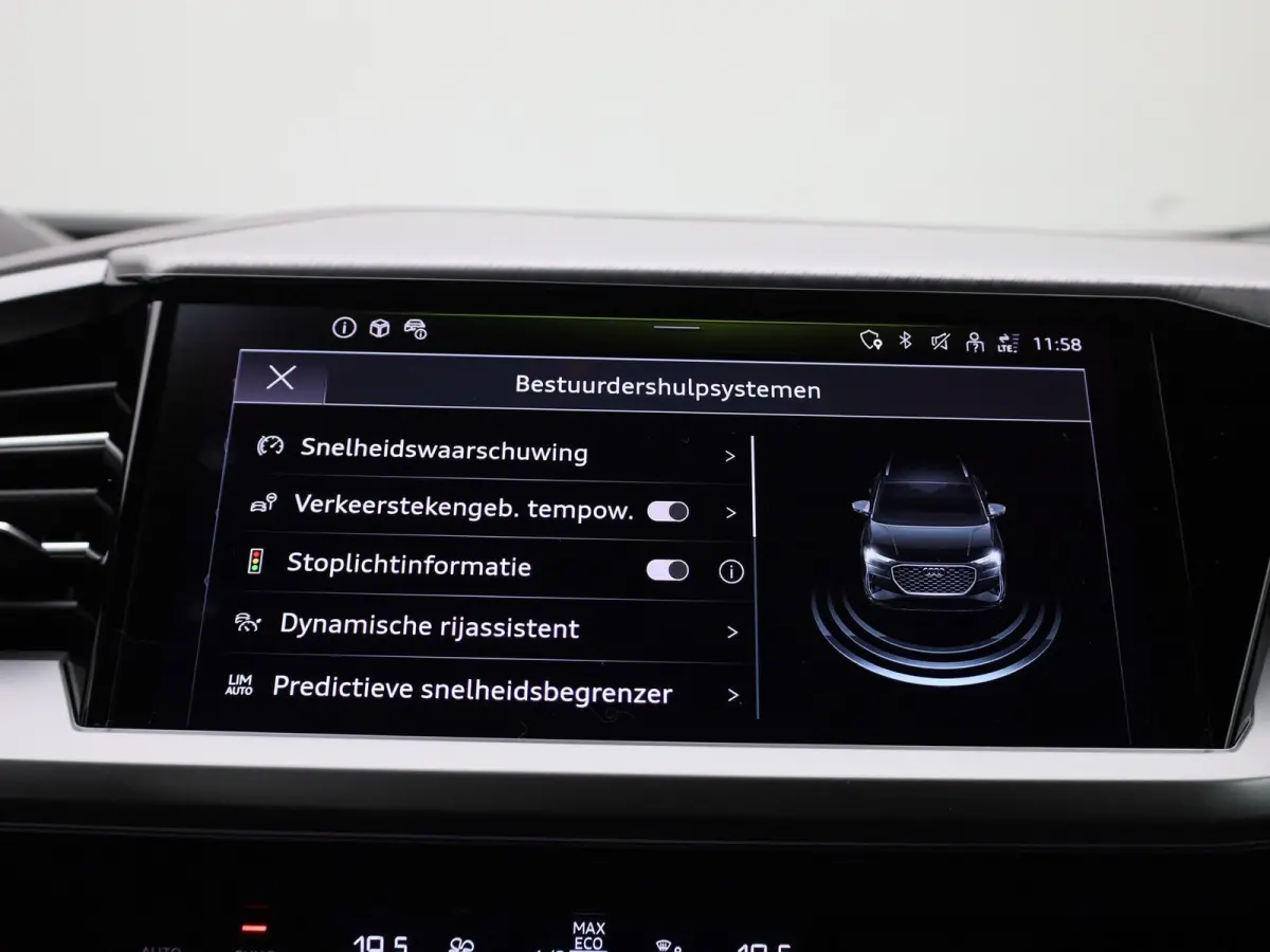 40 Edition 63 kWh l Climate control l Navigatie l Parkeersensoren l Privacy glas l Stoelverwarming l LED-koplampen l Audi sound system l Audi virtual cockpit l Lichtmetalen wielen