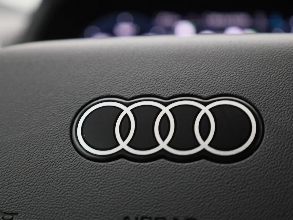 40 Edition 63 kWh l Climate control l Navigatie l Parkeersensoren l Privacy glas l Stoelverwarming l LED-koplampen l Audi sound system l Audi virtual cockpit l Lichtmetalen wielen