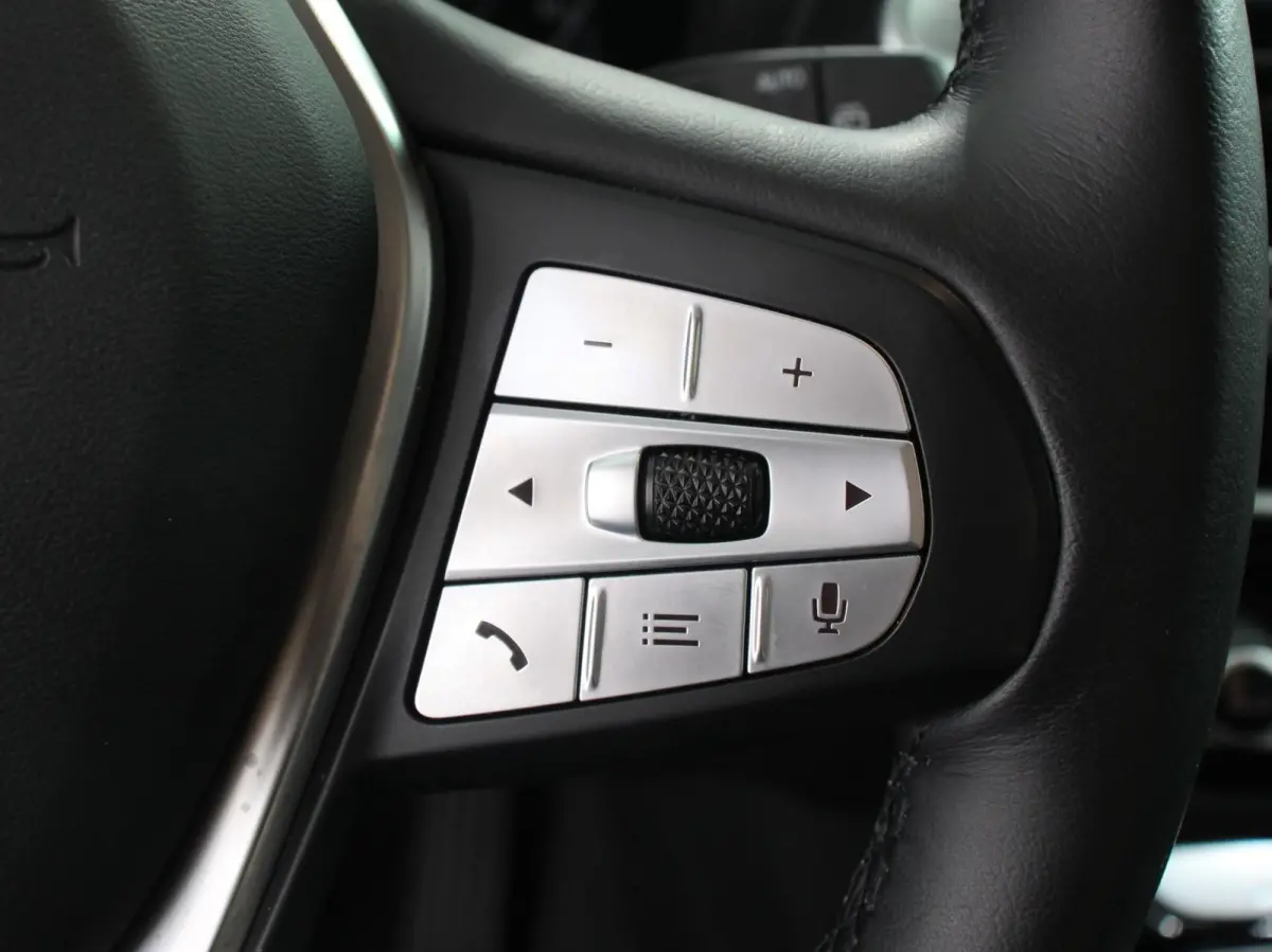 xDrive30e Plug in Hybride Advantage Automaat Navigatie Climate Control Adaptieve Cruise Control Head up display Led Dab Parkeer sensoren V+A Stoelverwarming Camera