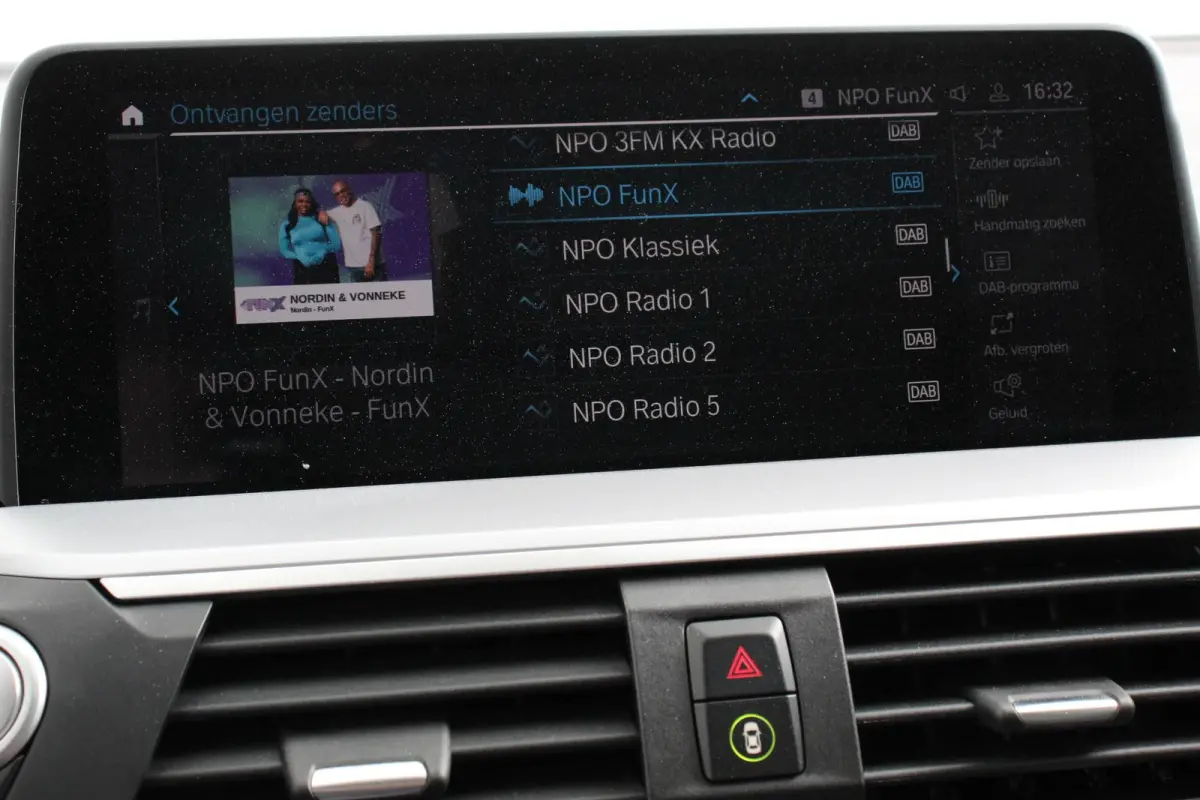 xDrive30e Plug in Hybride Advantage Automaat Navigatie Climate Control Adaptieve Cruise Control Head up display Led Dab Parkeer sensoren V+A Stoelverwarming Camera