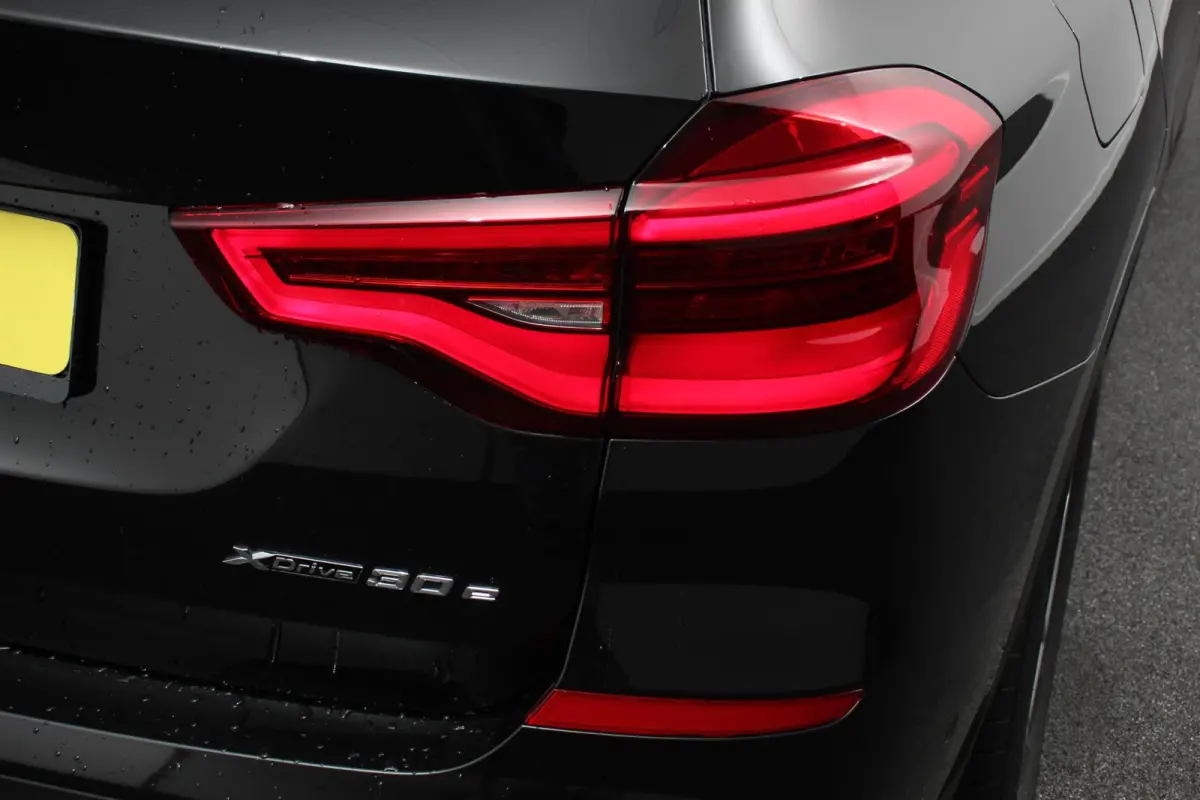 xDrive30e Plug in Hybride Advantage Automaat Navigatie Climate Control Adaptieve Cruise Control Head up display Led Dab Parkeer sensoren V+A Stoelverwarming Camera
