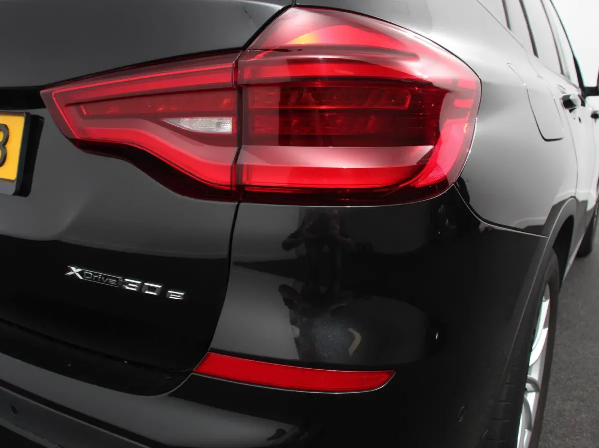 xDrive30e Plug in Hybride Advantage Automaat Navigatie Climate Control Adaptieve Cruise Control Head up display Led Dab Parkeer sensoren V+A Stoelverwarming Camera