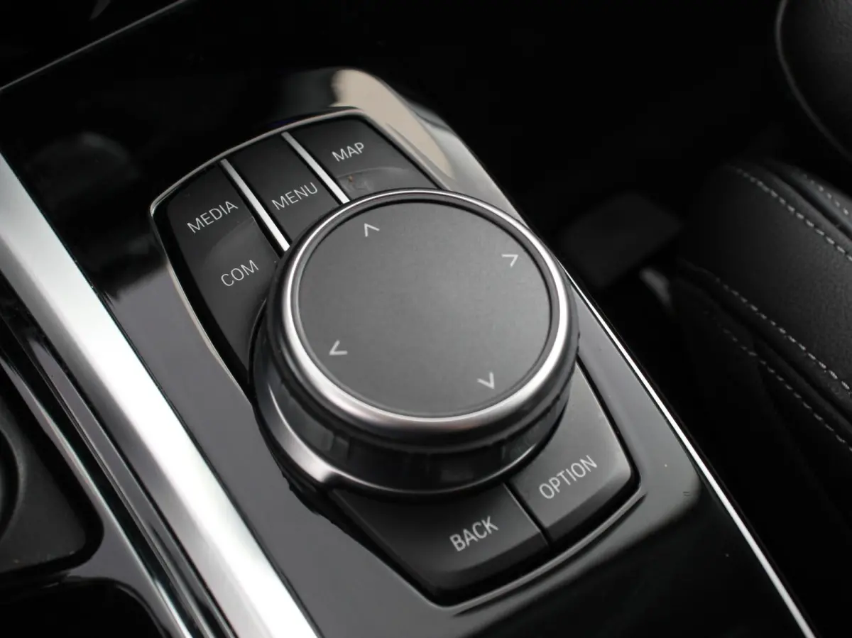 xDrive30e Plug in Hybride Advantage Automaat Navigatie Climate Control Adaptieve Cruise Control Head up display Led Dab Parkeer sensoren V+A Stoelverwarming Camera