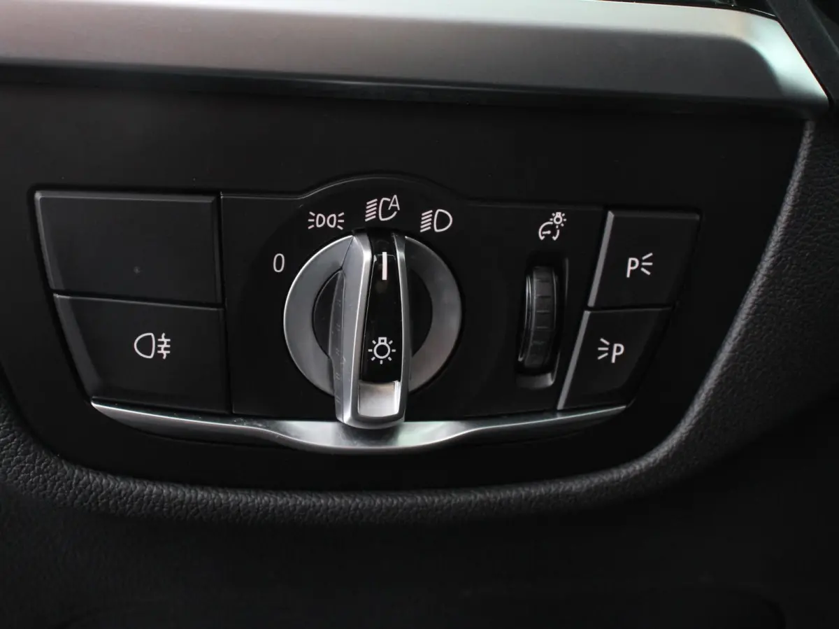 xDrive30e Plug in Hybride Advantage Automaat Navigatie Climate Control Adaptieve Cruise Control Head up display Led Dab Parkeer sensoren V+A Stoelverwarming Camera