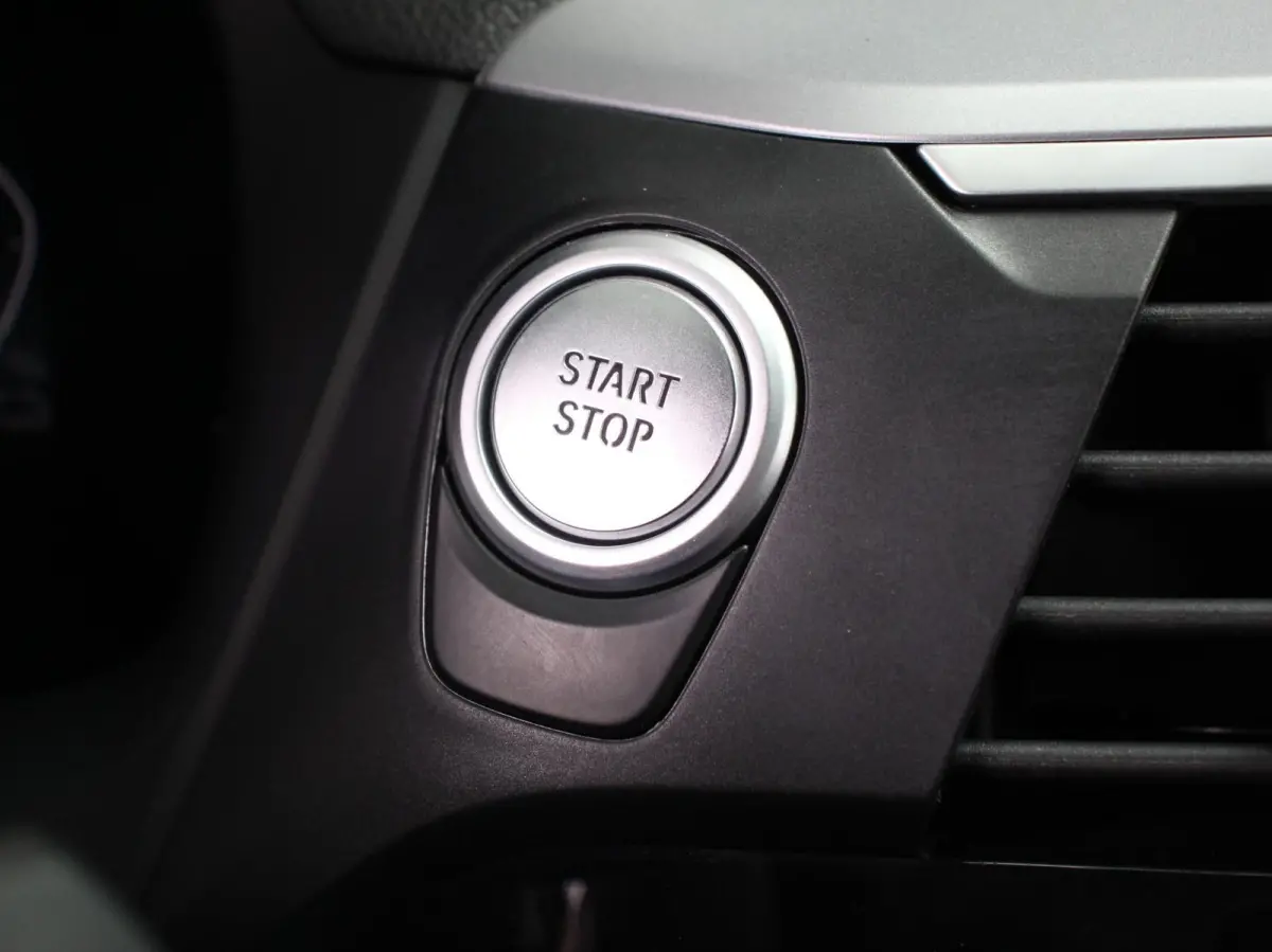xDrive30e Plug in Hybride Advantage Automaat Navigatie Climate Control Adaptieve Cruise Control Head up display Led Dab Parkeer sensoren V+A Stoelverwarming Camera