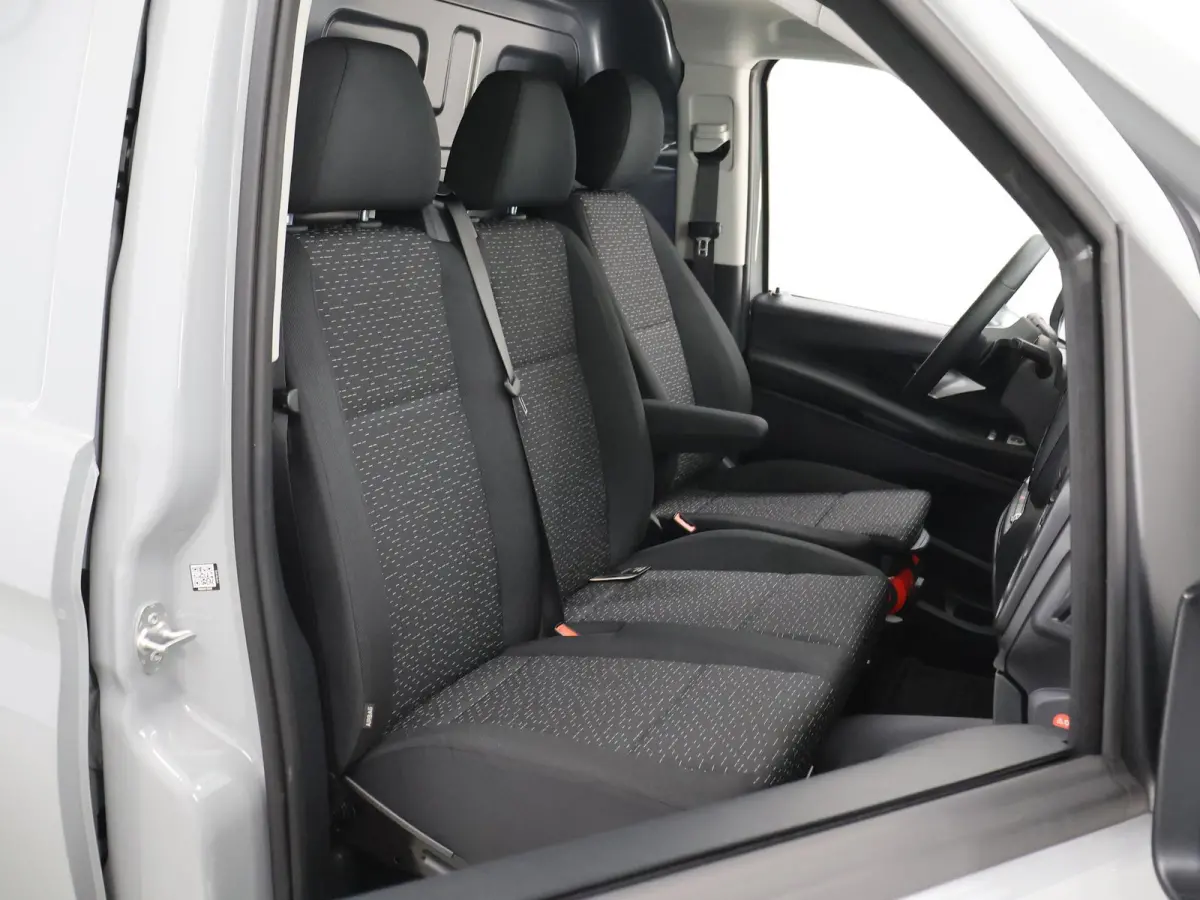 116 CDI Aut. | Lang L2 | Select | MODEL 2025 | Dodehoekassistent | LED koplampen | Cruise Control | Parkeercamera | Navigatie | DAB Radio | Verwarmd Stuurwiel | Lane-Assist | 3-zits | Achter