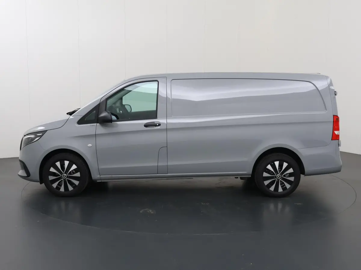 116 CDI Aut. | Lang L2 | Select | MODEL 2025 | Dodehoekassistent | LED koplampen | Cruise Control | Parkeercamera | Navigatie | DAB Radio | Verwarmd Stuurwiel | Lane-Assist | 3-zits | Achter