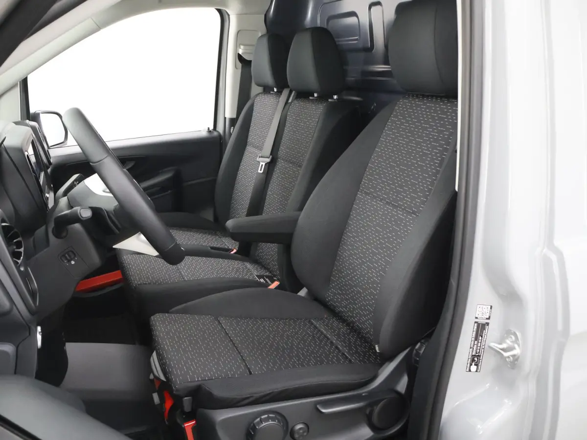 116 CDI Aut. | Lang L2 | Select | MODEL 2025 | Dodehoekassistent | LED koplampen | Cruise Control | Parkeercamera | Navigatie | DAB Radio | Verwarmd Stuurwiel | Lane-Assist | 3-zits | Achter