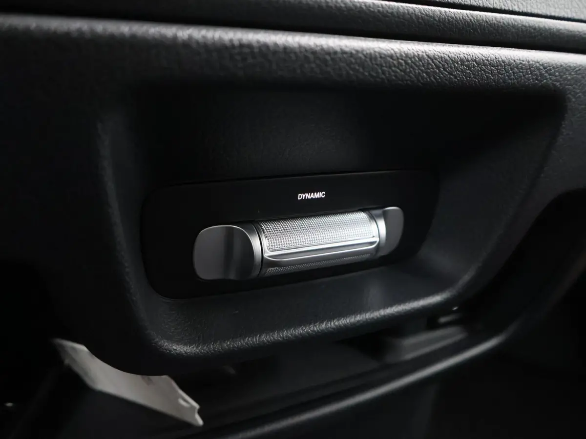 116 CDI Aut. | Lang L2 | Select | MODEL 2025 | Dodehoekassistent | LED koplampen | Cruise Control | Parkeercamera | Navigatie | DAB Radio | Verwarmd Stuurwiel | Lane-Assist | 3-zits | Achter