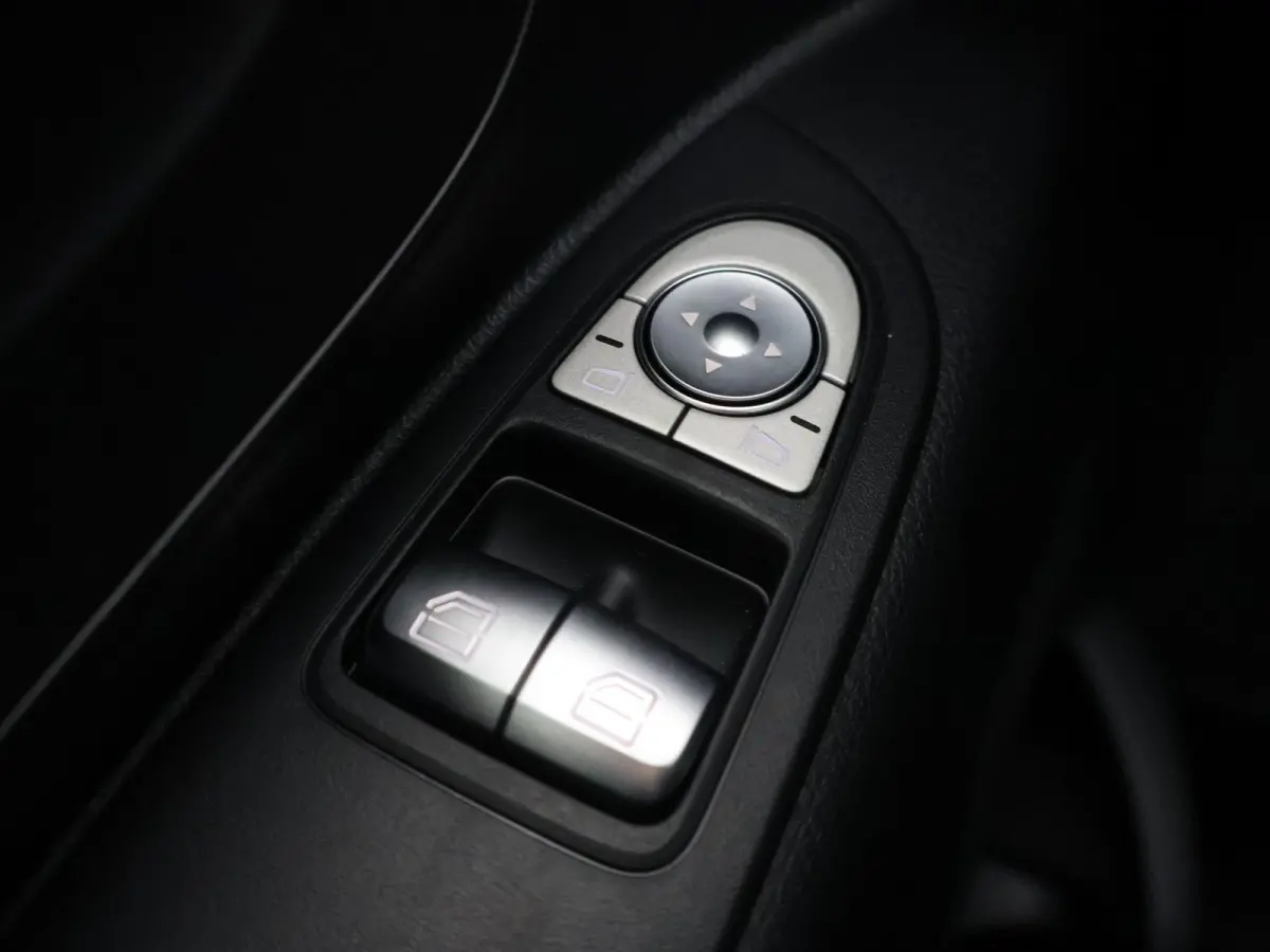 116 CDI Aut. | Lang L2 | Select | MODEL 2025 | Dodehoekassistent | LED koplampen | Cruise Control | Parkeercamera | Navigatie | DAB Radio | Verwarmd Stuurwiel | Lane-Assist | 3-zits | Achter