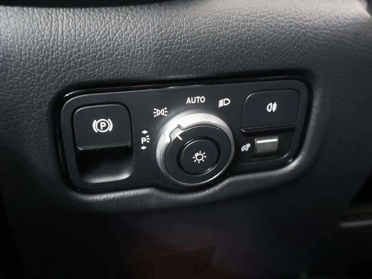 116 CDI Aut. | Lang L2 | Select | MODEL 2025 | Dodehoekassistent | LED koplampen | Cruise Control | Parkeercamera | Navigatie | DAB Radio | Verwarmd Stuurwiel | Lane-Assist | 3-zits | Achter