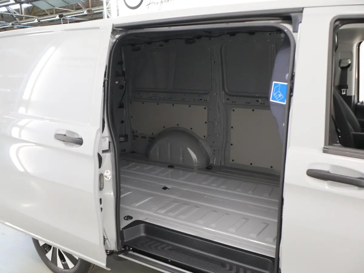 116 CDI Aut. | Lang L2 | Select | MODEL 2025 | Dodehoekassistent | LED koplampen | Cruise Control | Parkeercamera | Navigatie | DAB Radio | Verwarmd Stuurwiel | Lane-Assist | 3-zits | Achter