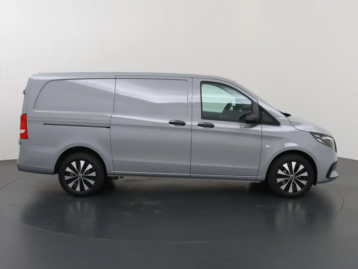 116 CDI Aut. | Lang L2 | Select | MODEL 2025 | Dodehoekassistent | LED koplampen | Cruise Control | Parkeercamera | Navigatie | DAB Radio | Verwarmd Stuurwiel | Lane-Assist | 3-zits | Achter