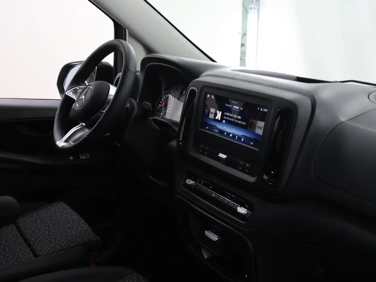 116 CDI Aut. | Lang L2 | Select | MODEL 2025 | Dodehoekassistent | LED koplampen | Cruise Control | Parkeercamera | Navigatie | DAB Radio | Verwarmd Stuurwiel | Lane-Assist | 3-zits | Achter
