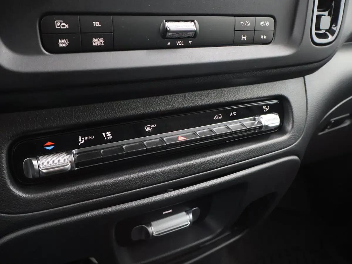 116 CDI Aut. | Lang L2 | Select | MODEL 2025 | Dodehoekassistent | LED koplampen | Cruise Control | Parkeercamera | Navigatie | DAB Radio | Verwarmd Stuurwiel | Lane-Assist | 3-zits | Achter