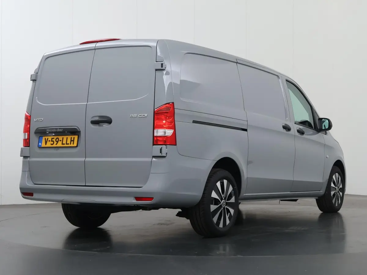 116 CDI Aut. | Lang L2 | Select | MODEL 2025 | Dodehoekassistent | LED koplampen | Cruise Control | Parkeercamera | Navigatie | DAB Radio | Verwarmd Stuurwiel | Lane-Assist | 3-zits | Achter