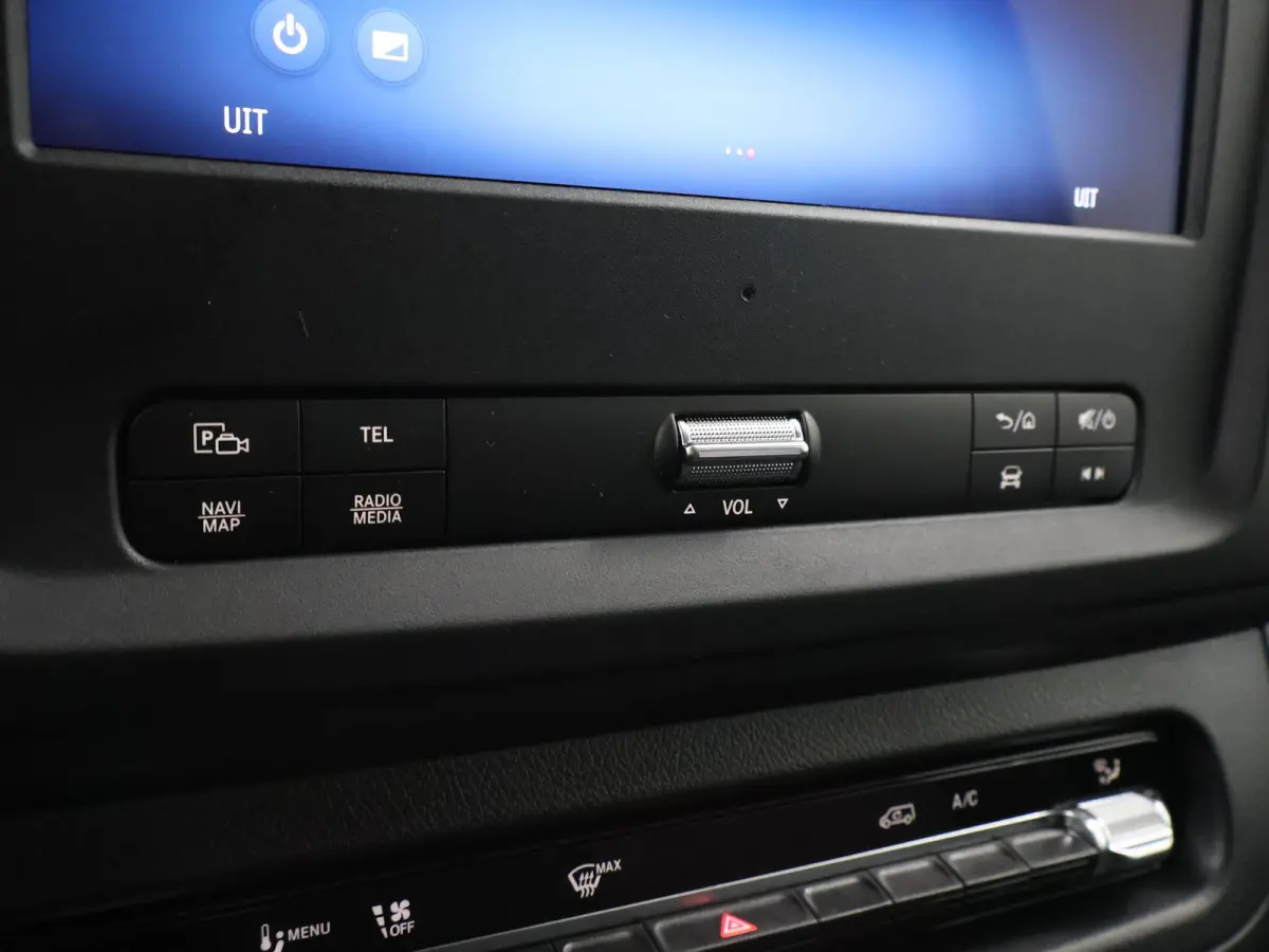 116 CDI Aut. | Lang L2 | Select | MODEL 2025 | Dodehoekassistent | LED koplampen | Cruise Control | Parkeercamera | Navigatie | DAB Radio | Verwarmd Stuurwiel | Lane-Assist | 3-zits | Achter