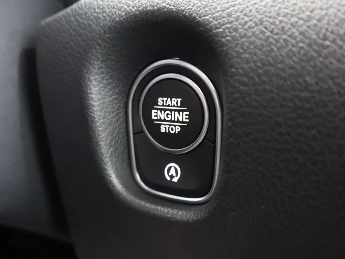 116 CDI Aut. | Lang L2 | Select | MODEL 2025 | Dodehoekassistent | LED koplampen | Cruise Control | Parkeercamera | Navigatie | DAB Radio | Verwarmd Stuurwiel | Lane-Assist | 3-zits | Achter