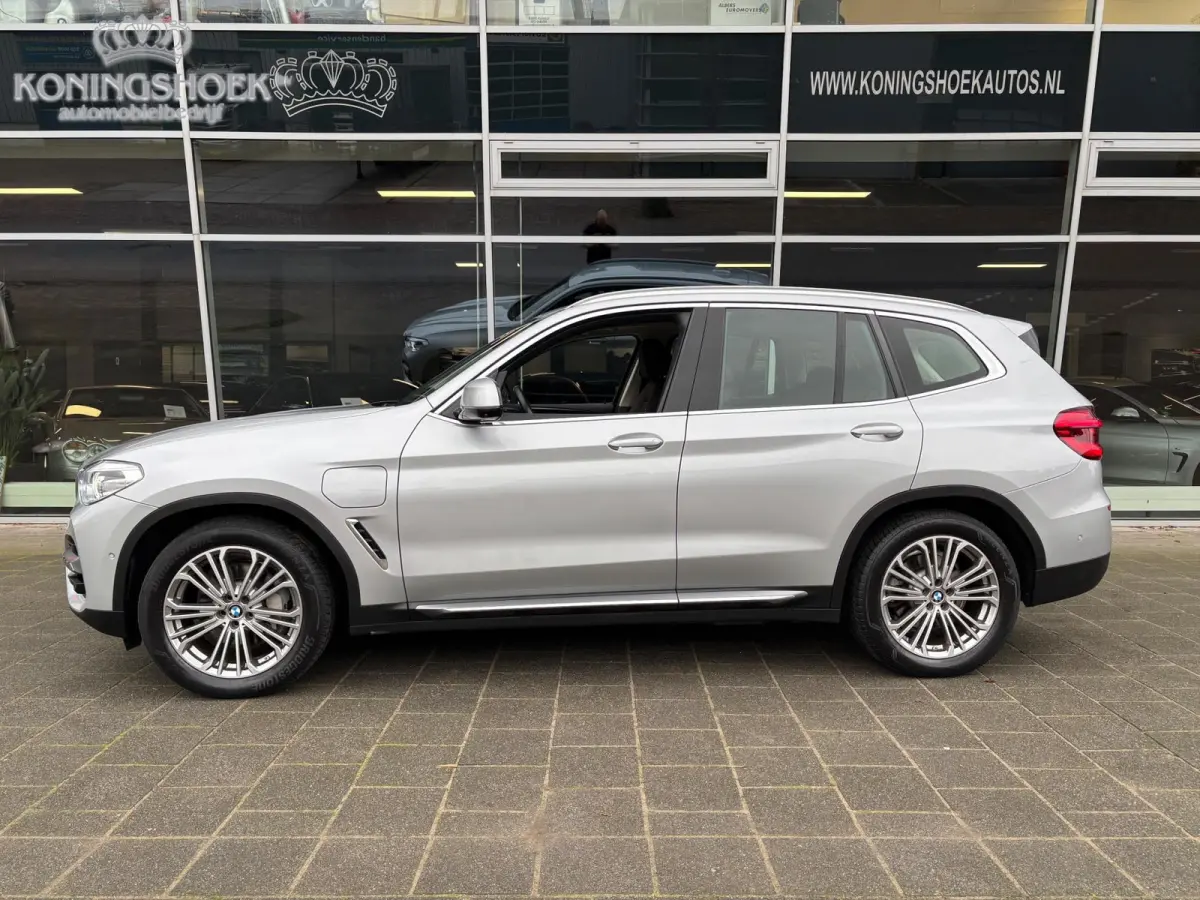XDrive30e Luxury Line Executive