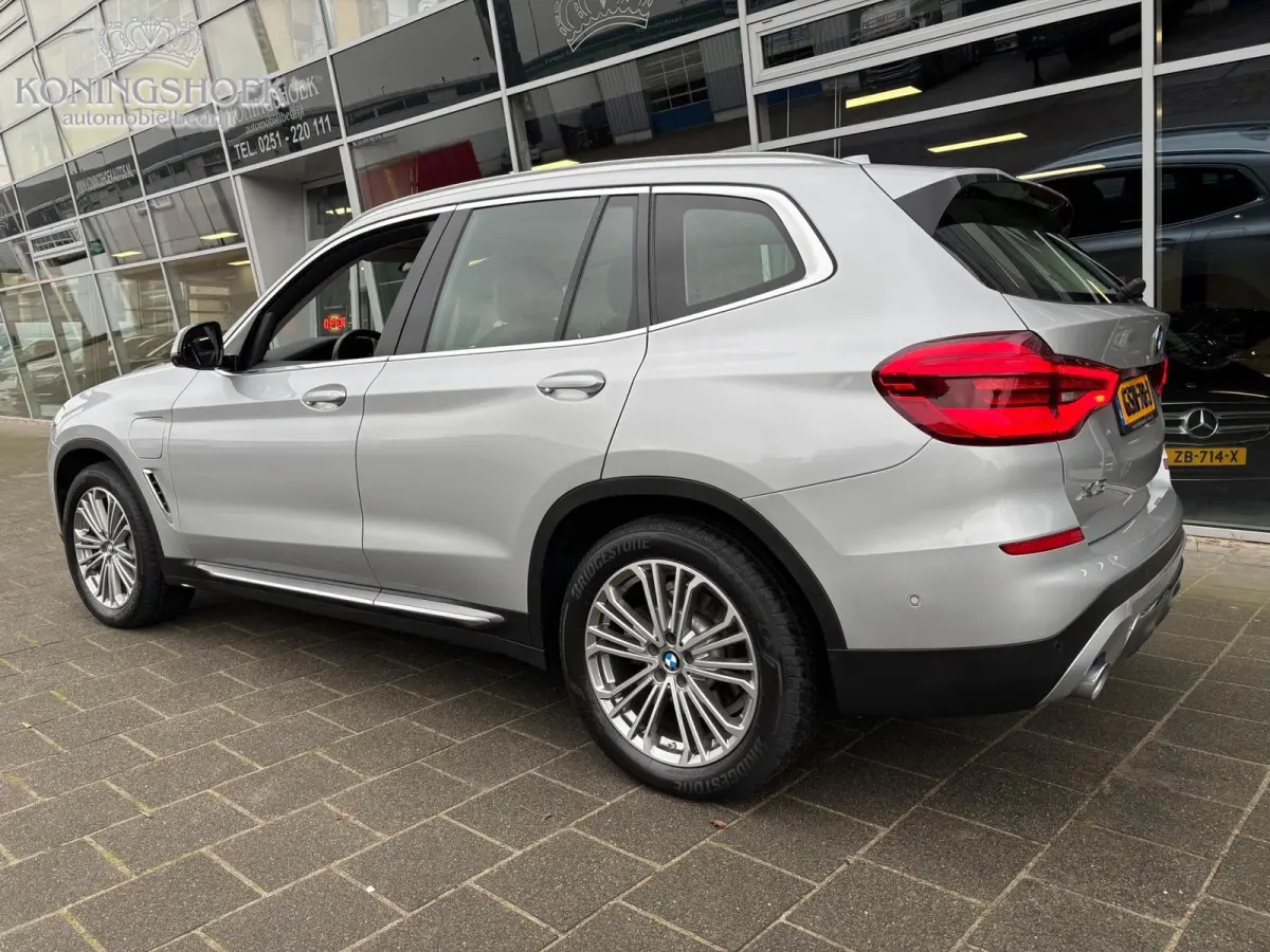 XDrive30e Luxury Line Executive
