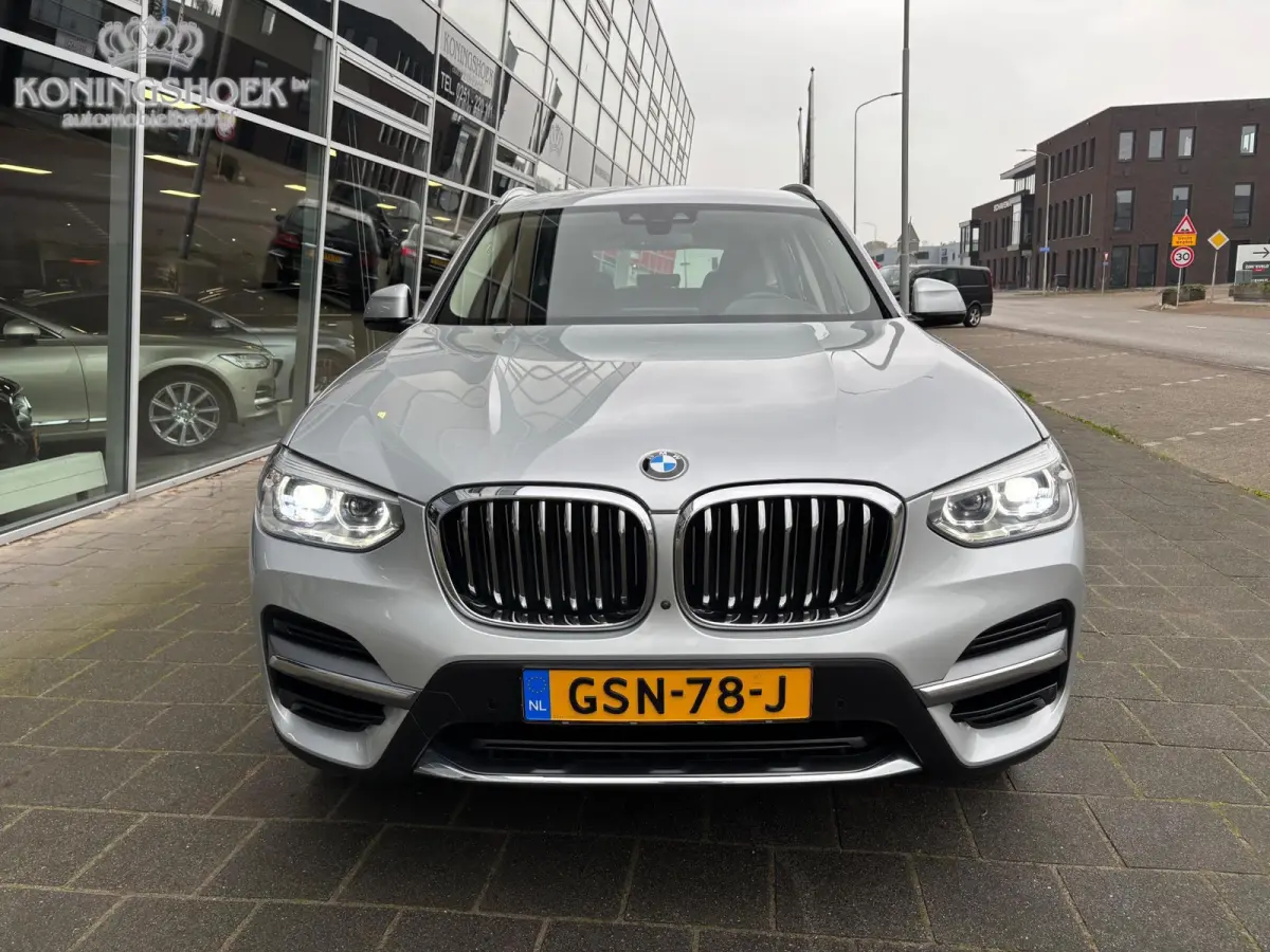 XDrive30e Luxury Line Executive
