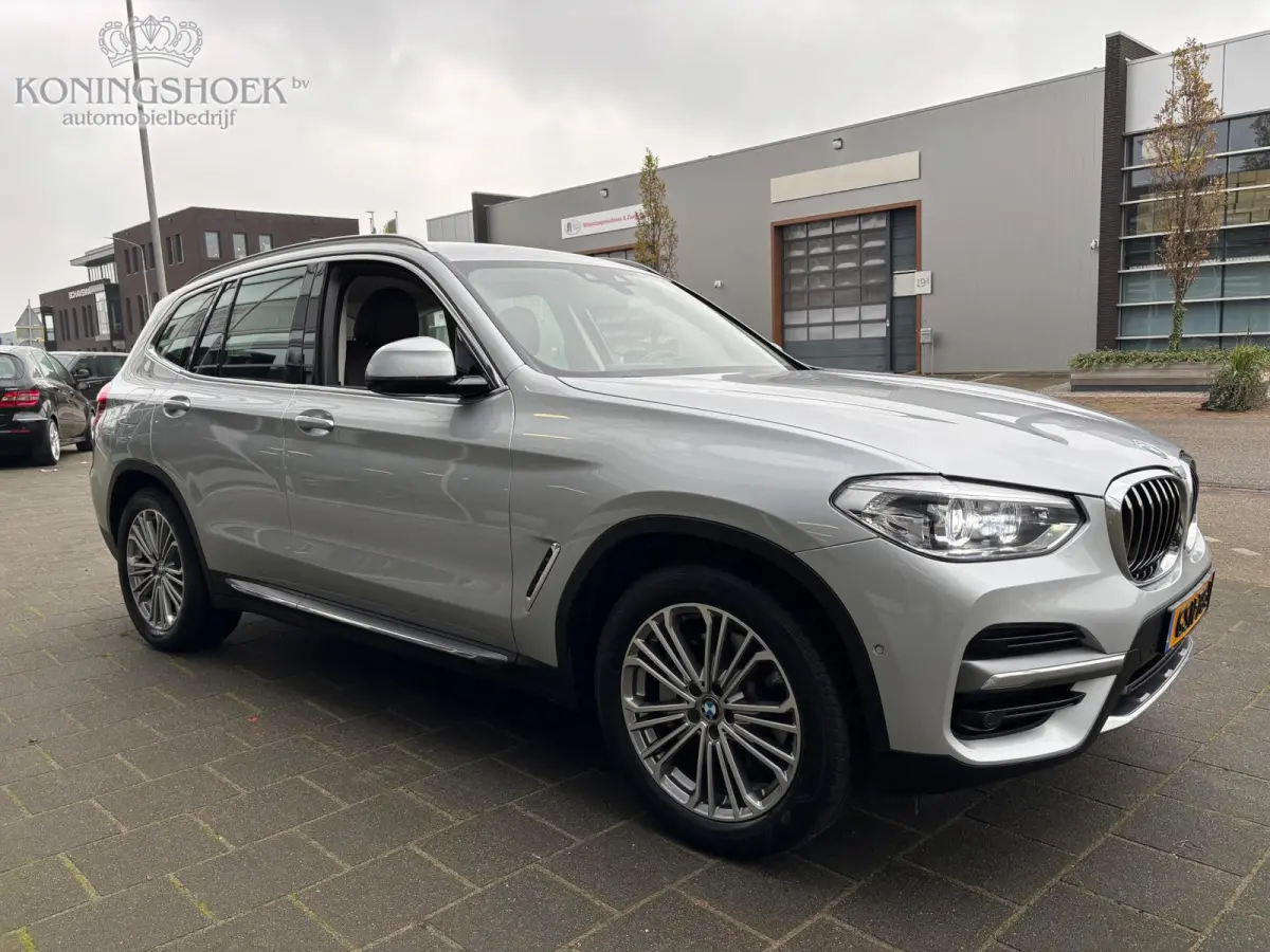 XDrive30e Luxury Line Executive