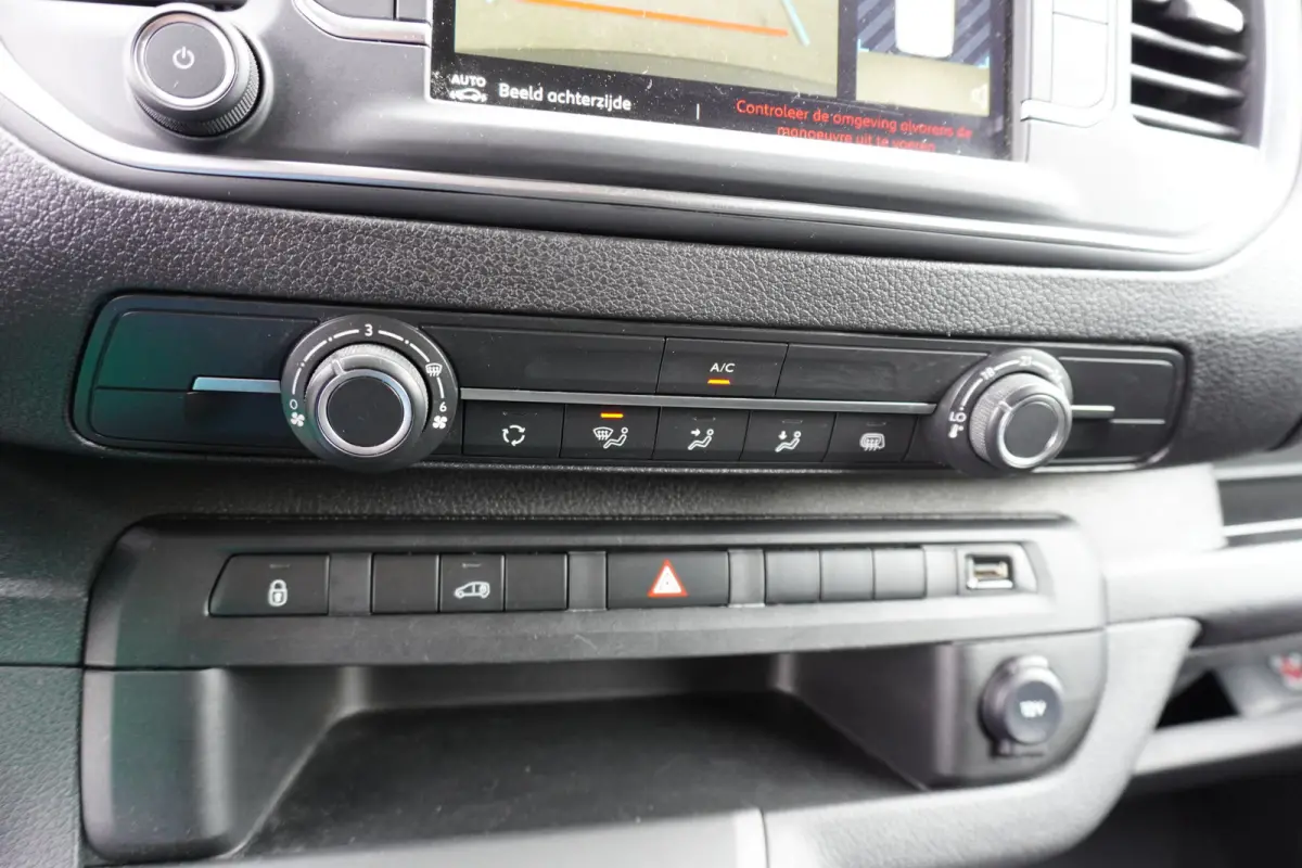 2.0 145pk L3H1 XL Apple Carplay Cruise control Parkeersensoren Airco Radio Bluetooth 3-zits