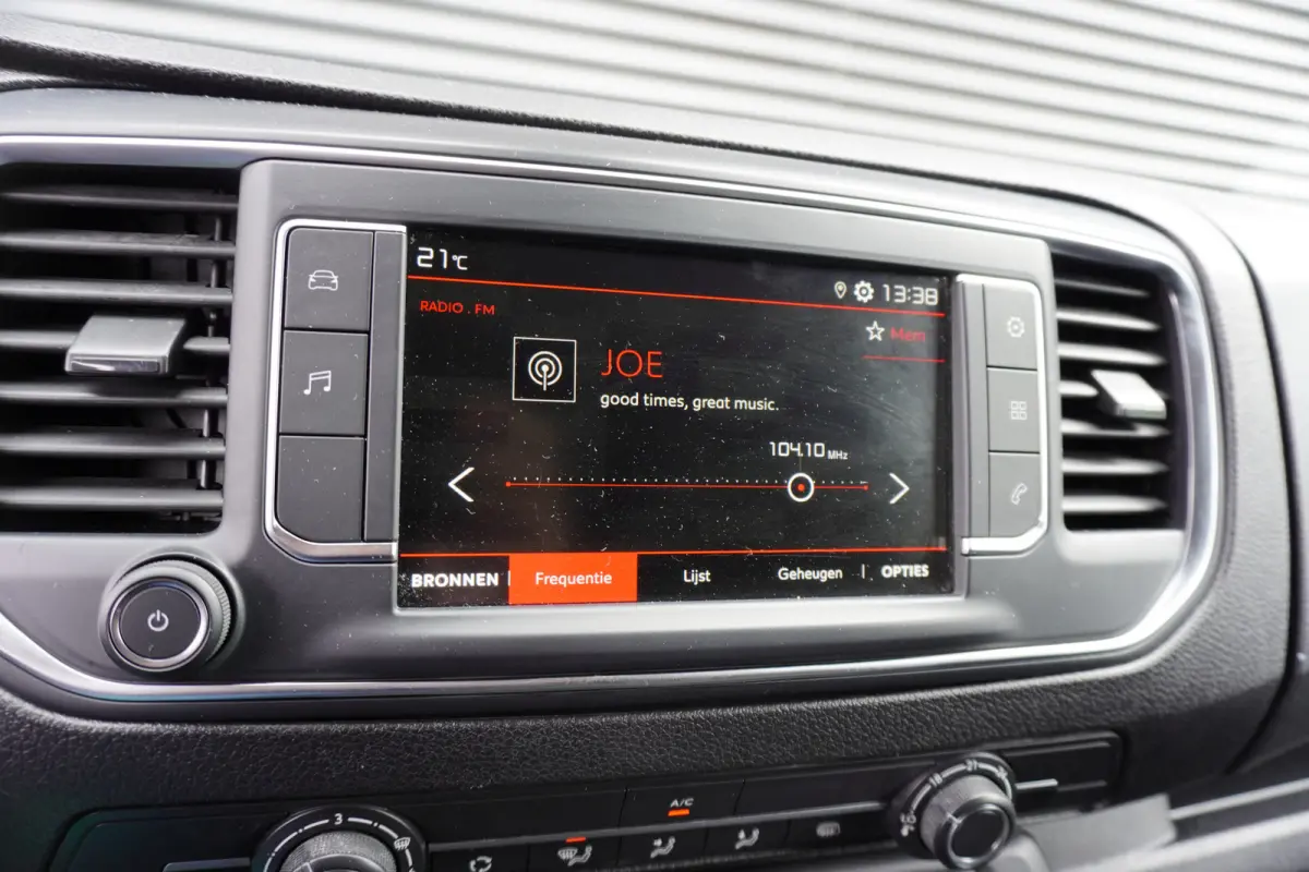 2.0 145pk L3H1 XL Apple Carplay Cruise control Parkeersensoren Airco Radio Bluetooth 3-zits