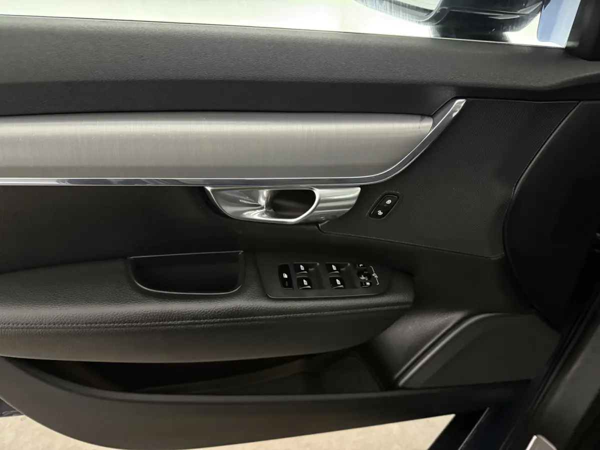 2.0 T5 90th Anniversary Edition | LPG | Virtual | Camera | Carplay | Trekhaak | Cruise | NAP