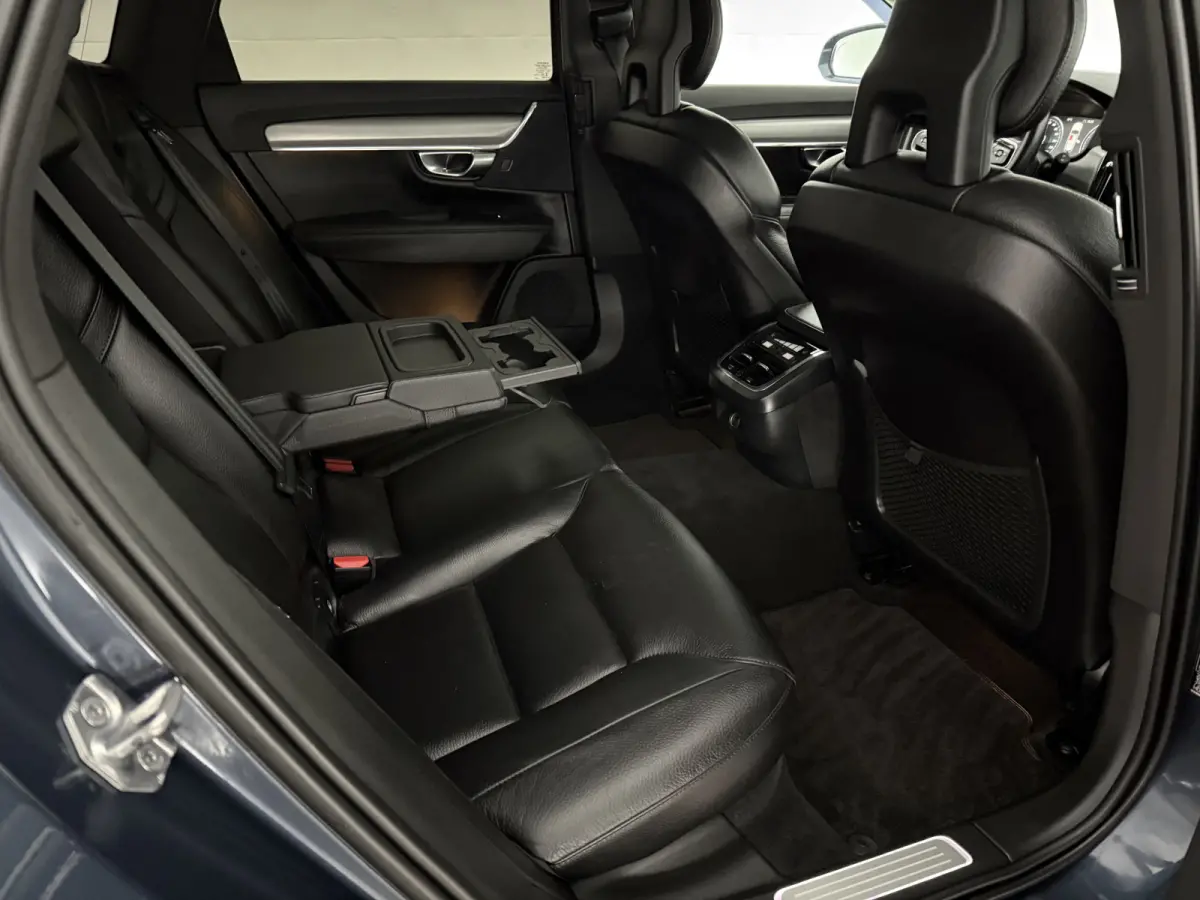 2.0 T5 90th Anniversary Edition | LPG | Virtual | Camera | Carplay | Trekhaak | Cruise | NAP