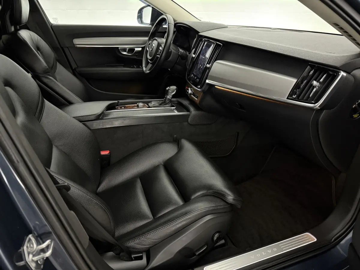 2.0 T5 90th Anniversary Edition | LPG | Virtual | Camera | Carplay | Trekhaak | Cruise | NAP