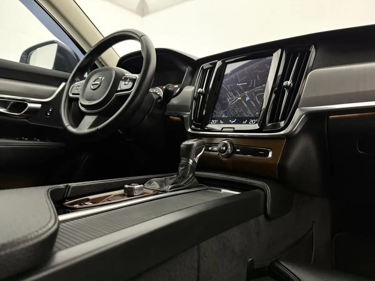 2.0 T5 90th Anniversary Edition | LPG | Virtual | Camera | Carplay | Trekhaak | Cruise | NAP