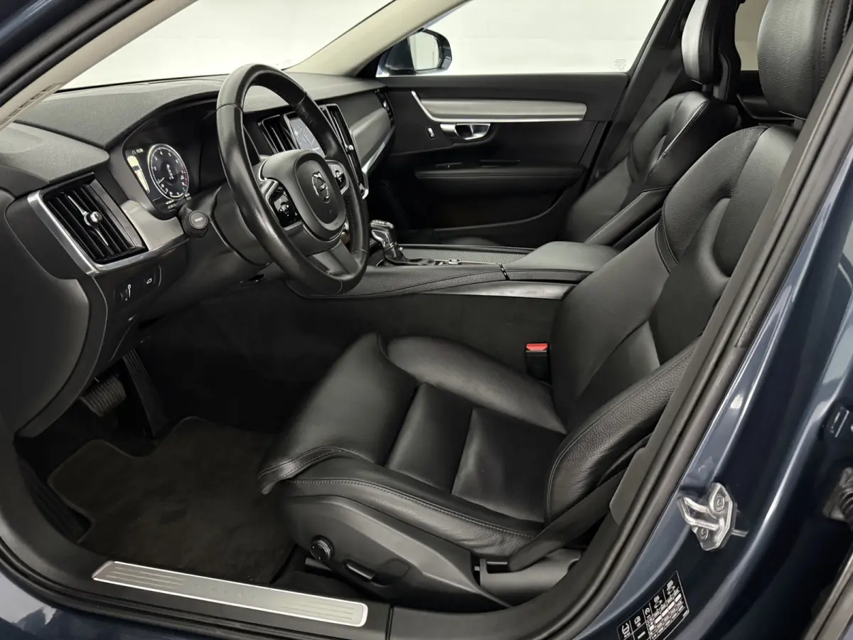 2.0 T5 90th Anniversary Edition | LPG | Virtual | Camera | Carplay | Trekhaak | Cruise | NAP