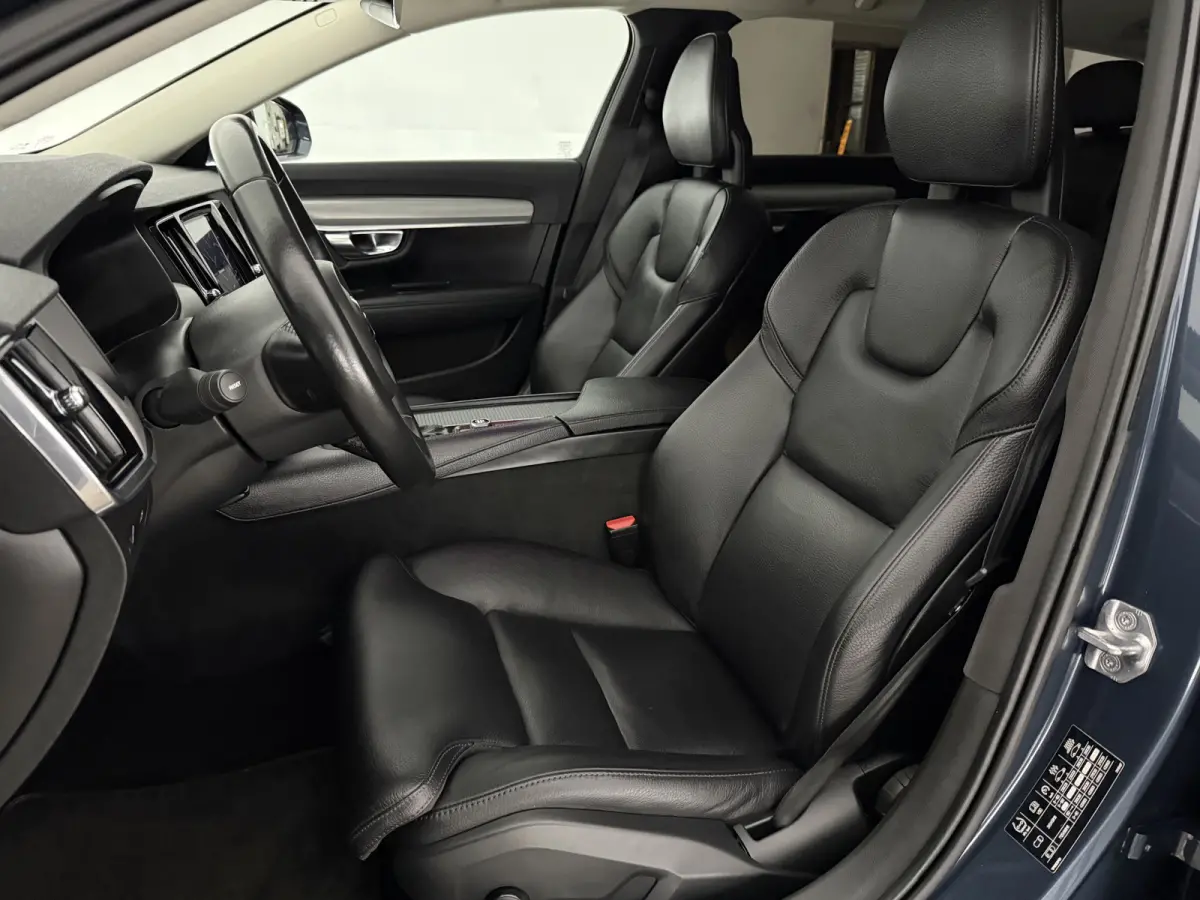 2.0 T5 90th Anniversary Edition | LPG | Virtual | Camera | Carplay | Trekhaak | Cruise | NAP