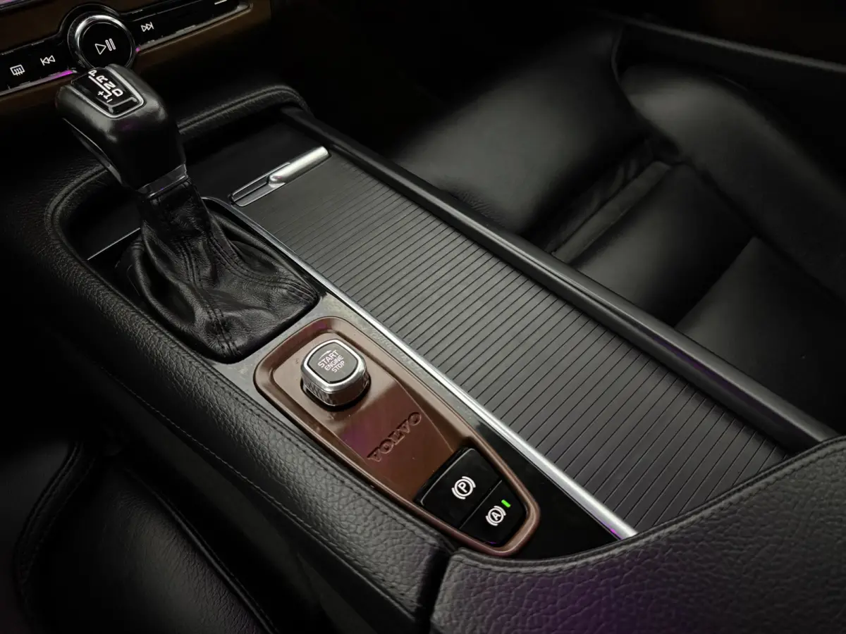 2.0 T5 90th Anniversary Edition | LPG | Virtual | Camera | Carplay | Trekhaak | Cruise | NAP