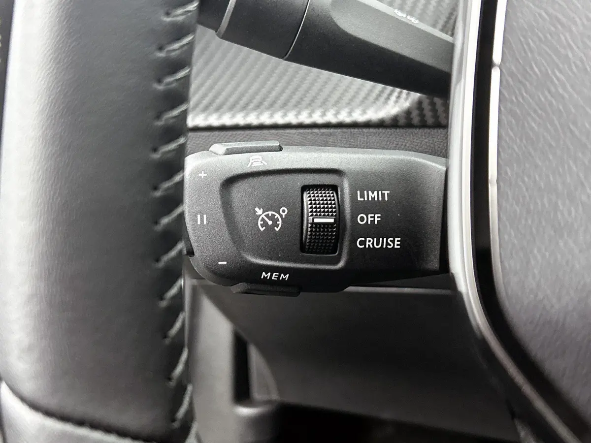 EV 156pk Allure Avantage 54 kWh Automaat | Navigatie | ACCU 98% |  360° Camera | 3-Fase | Adaptieve Cruise Control | Dodehoekdetectie | Climate Control | 17"LMV | Apple Carplay/Android Auto