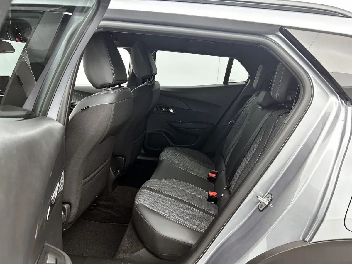 EV 156pk Allure Avantage 54 kWh Automaat | Navigatie | ACCU 98% |  360° Camera | 3-Fase | Adaptieve Cruise Control | Dodehoekdetectie | Climate Control | 17"LMV | Apple Carplay/Android Auto